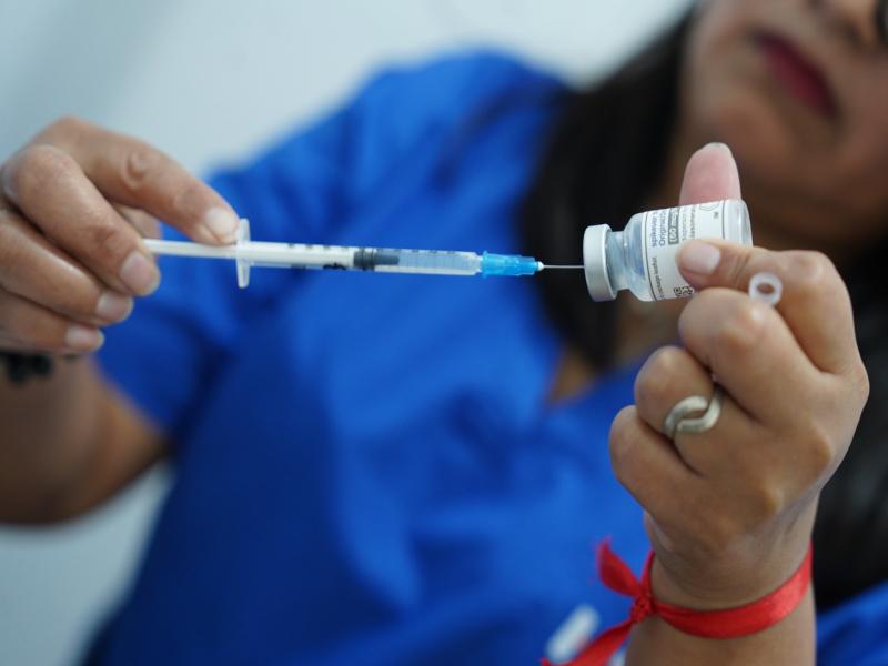 Vacunación covid: las dosis de refuerzo se aplican en siete centros de salud de Lomas