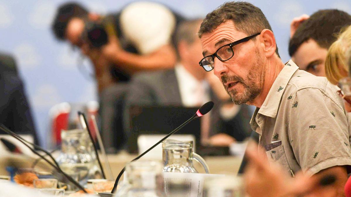 Voces a favor y en contra de la ley Bases en el plenario de comisiones en Diputados