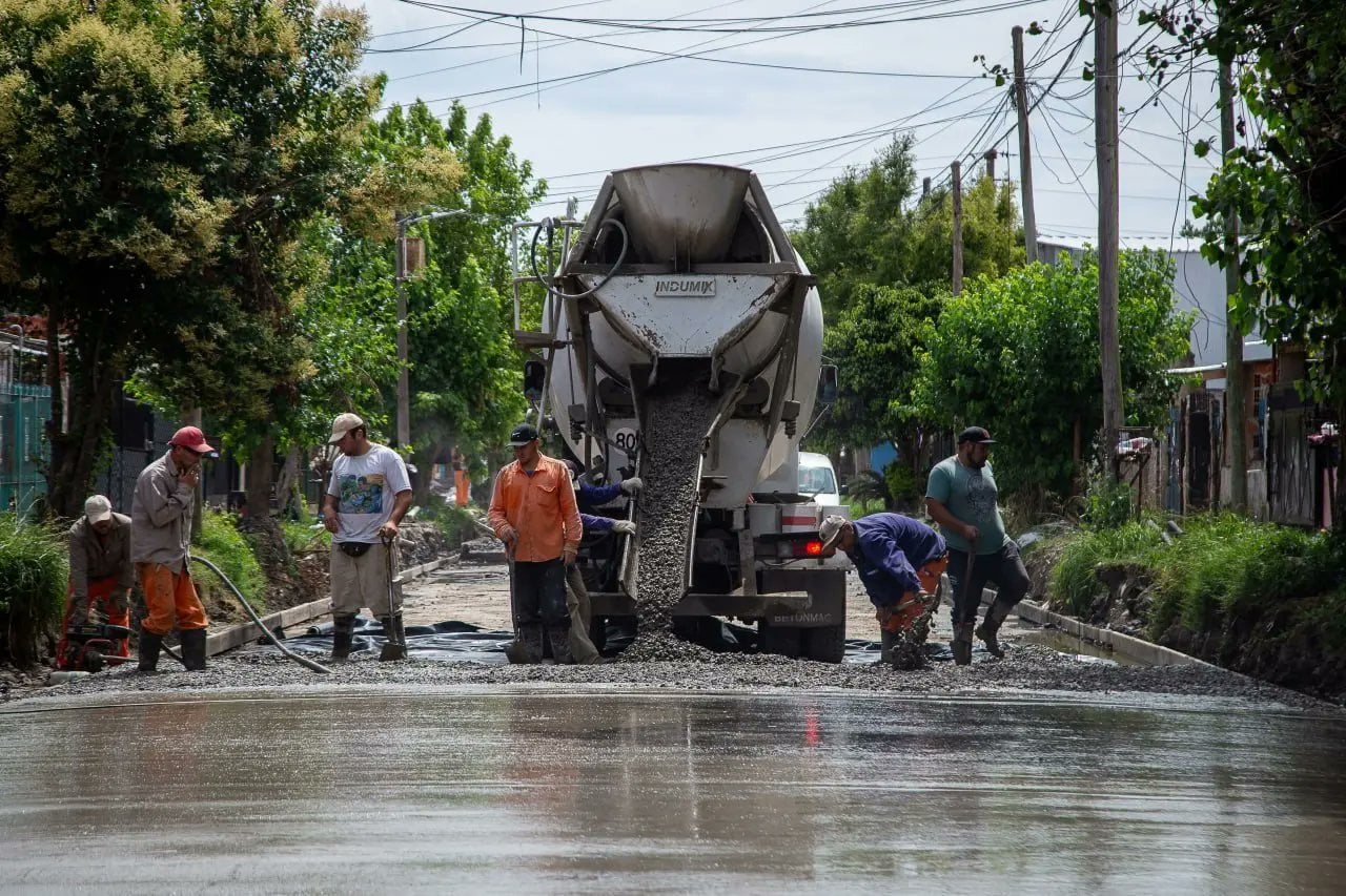 El municipio continúa con la última etapa del asfalto de 85 cuadras del barrio la unión de solano