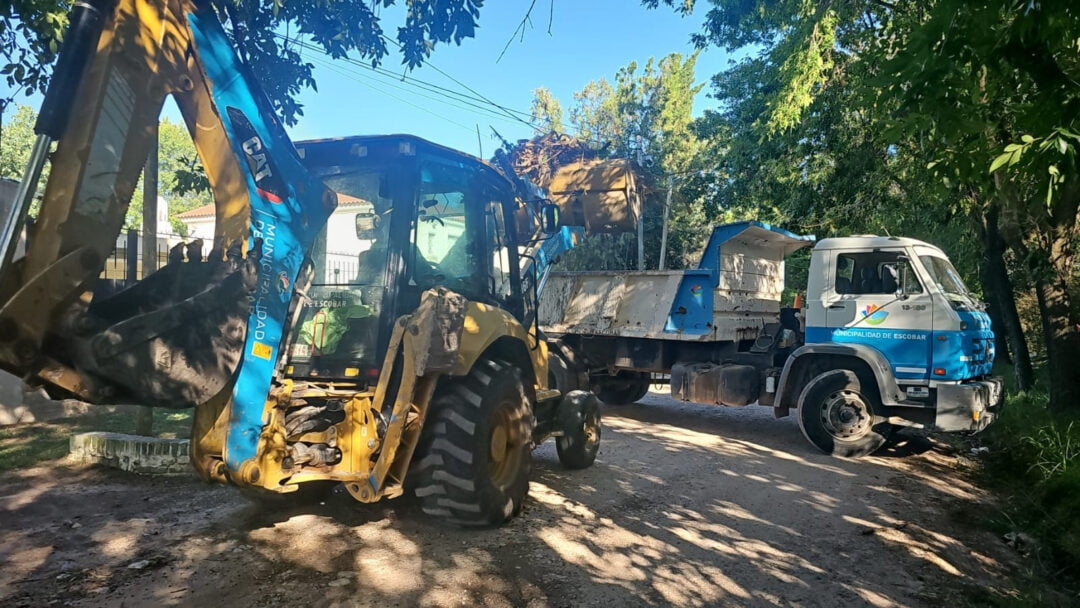 La Municipalidad de Escobar sigue con trabajos de bacheo, zanjeos y limpieza en el distrito