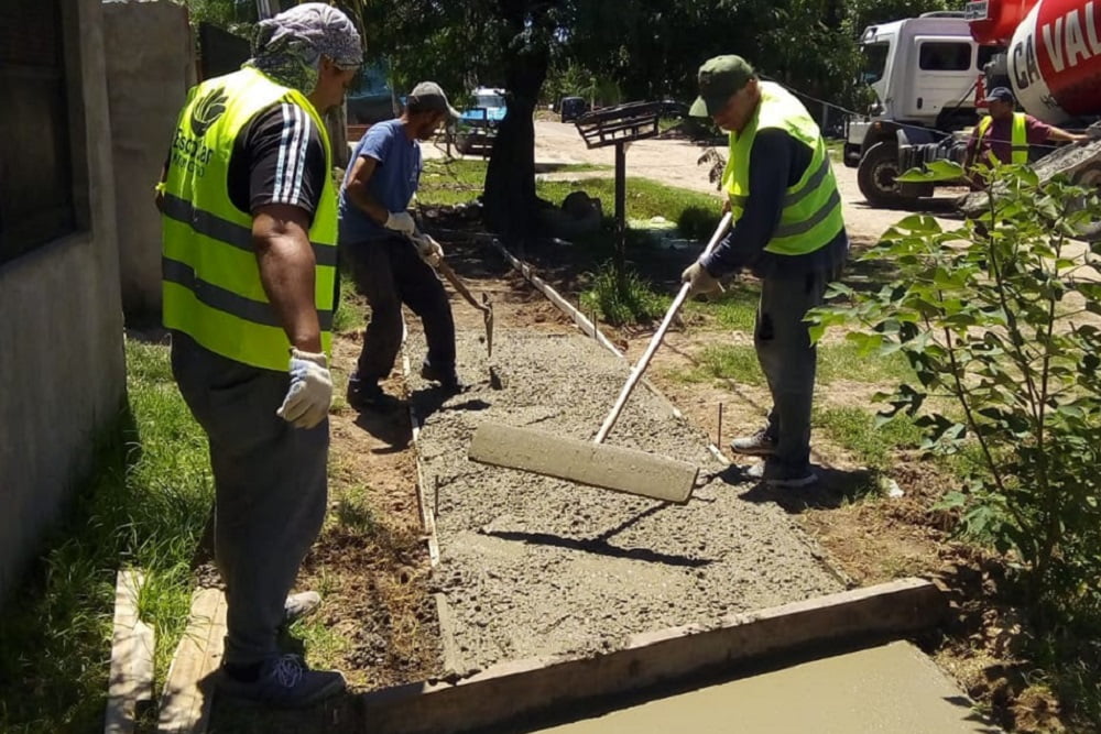 Escobar avanza con trabajos de iluminación y construcción de veredas del distrito