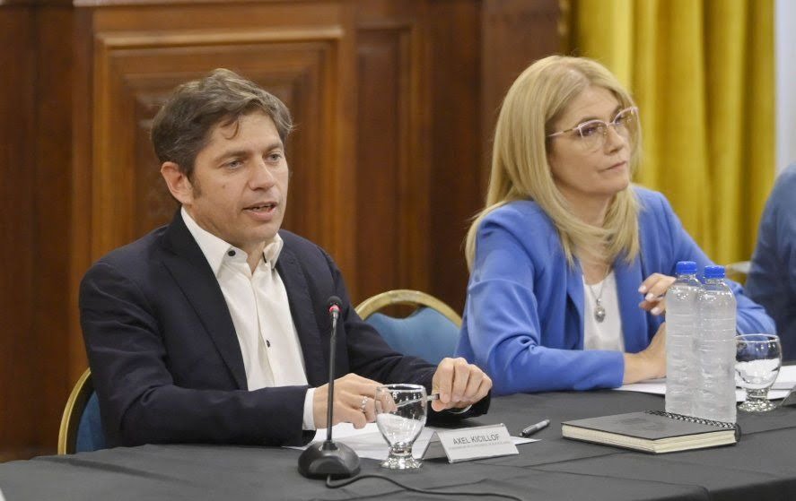 Axel Kicillof oficializó la prórroga del Presupuesto 2023 y reacomoda el tablero económico