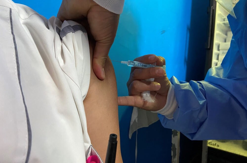 Escobar continúa la vacunación de refuerzo contra el Covid-19 en los centros municipales de salud