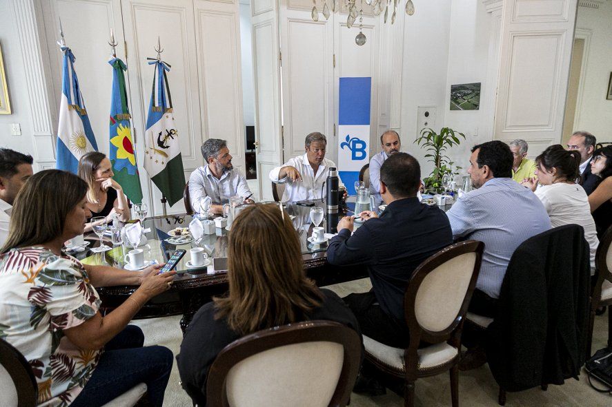 Intendentes bonaerenses unen a sus equipos económicos para gambetear el ajuste de Javier Milei