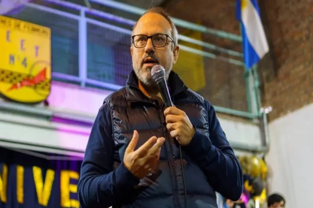 Valenzuela enojado con la Provincia por no invitarlo a la inauguración de Combate de Pavón