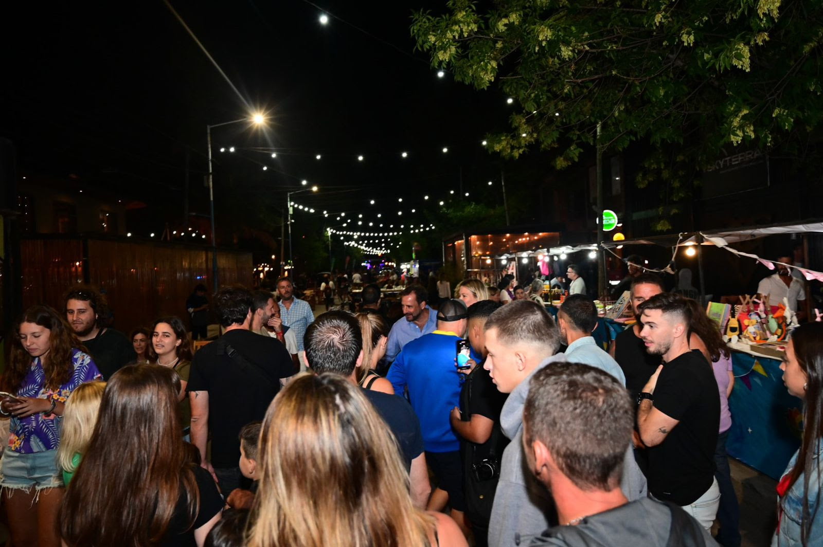 El Año Nuevo Chino y la Peatonal de la Cerveza convocaron a miles de escobarenses