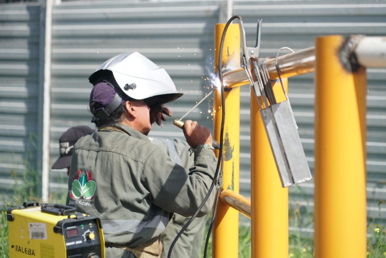 El municipio de Esteban Echeverría realiza obras en un puente vehicular en monte grande sur