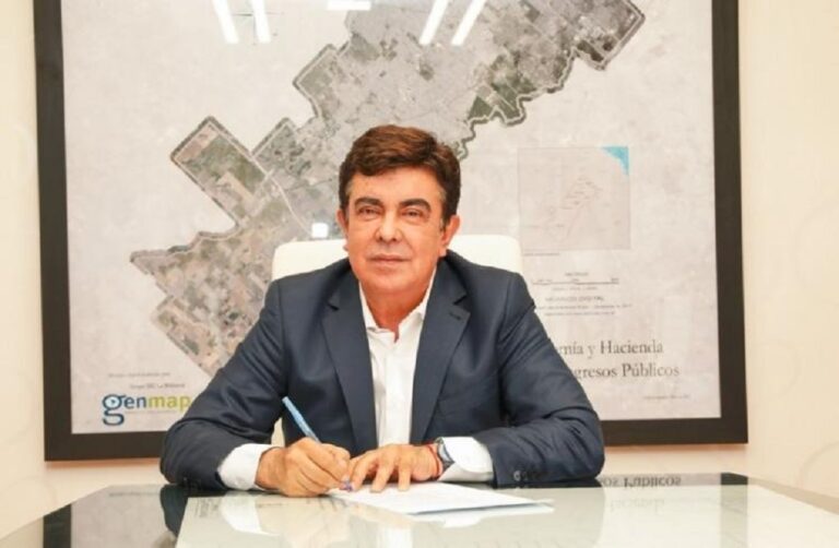 Fernando Espinoza otorgó un aumento de más del 30% y suma fija de $40 mil a los trabajadores municipales