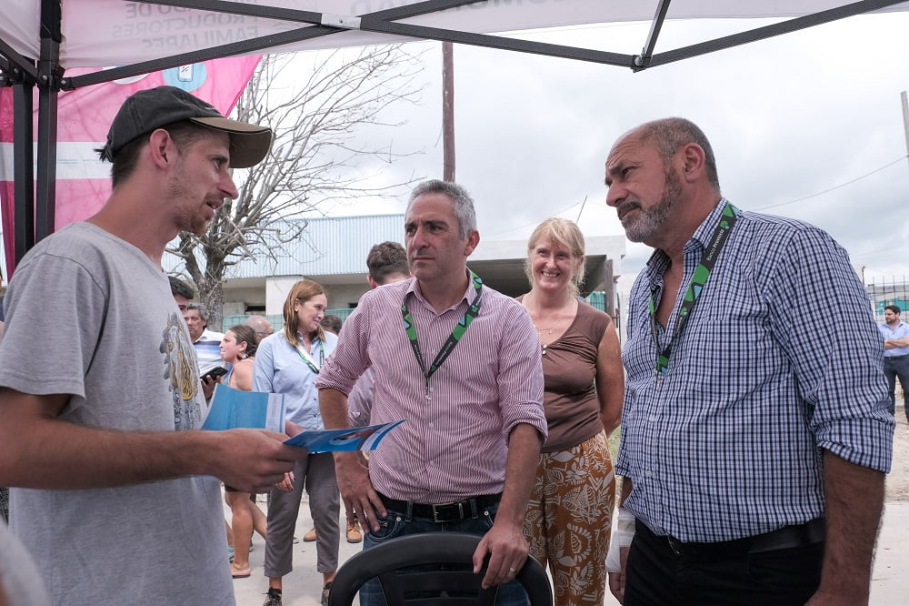 Larroque junto al intendente Mario Secco recorrieron el operativo “Organizar Comunidad” en Ensenada