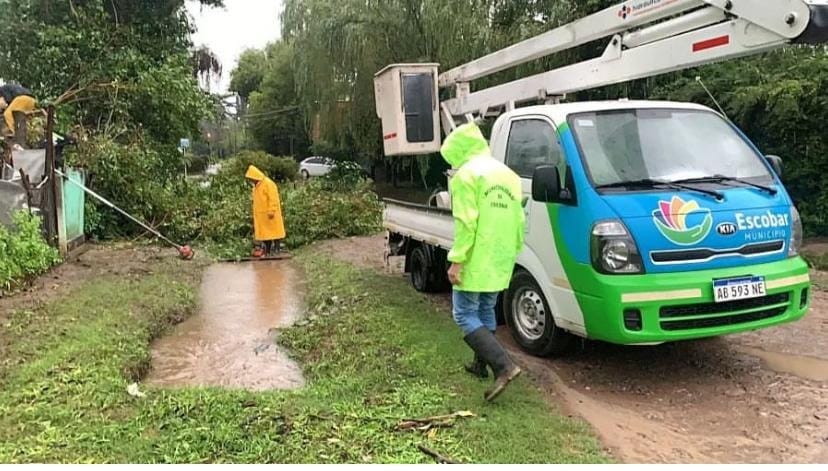 La Municipalidad de Escobar despliega un amplio operativo para brindar asistencia en las zonas más afectadas por el temporal