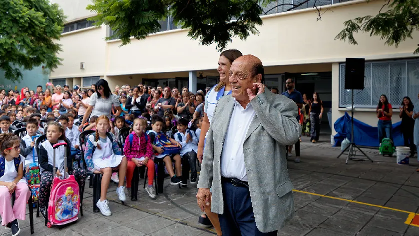 Mussi inició el ciclo lectivo 2024 en escuelas públicas de Berazategui