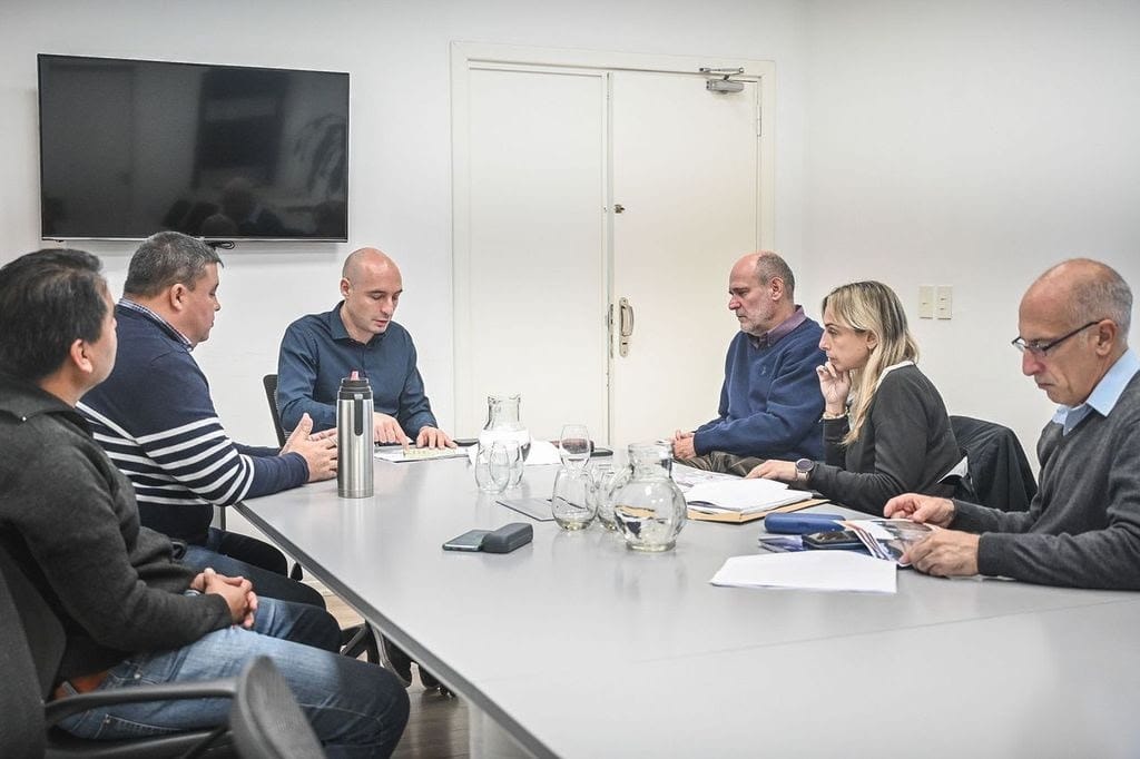 Escobar le exigió a AySA que termine las obras paralizadas y la urgente reparación de calles