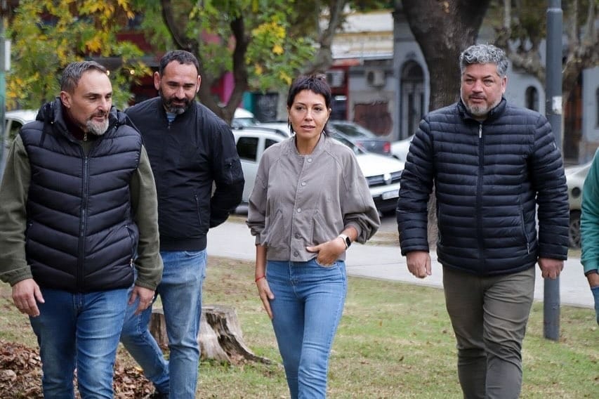 Mayra Mendoza, supervisó la jornada de limpieza en el barrio La Colonia