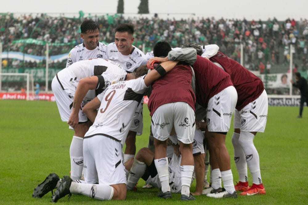 Platense  cerró su participación en el torneo con un triunfo ante Sarmiento