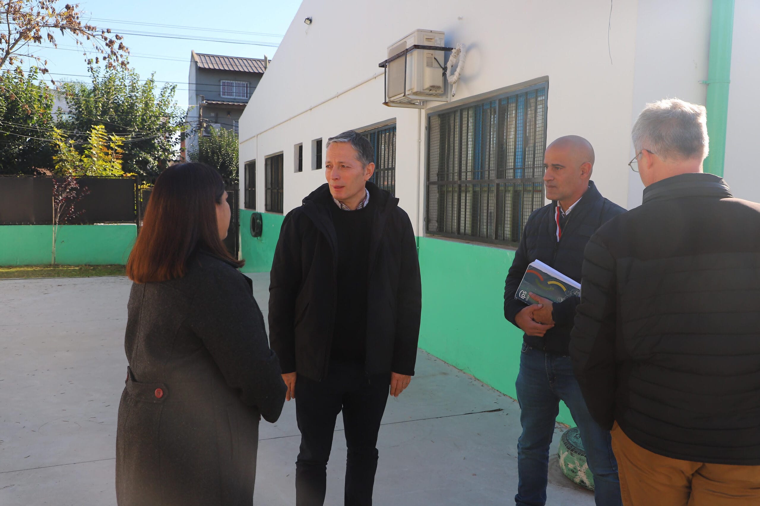 Fernando Gray, recorrió el Jardín de Infantes N° 909 José Manuel de Estrada de Luis Guillón