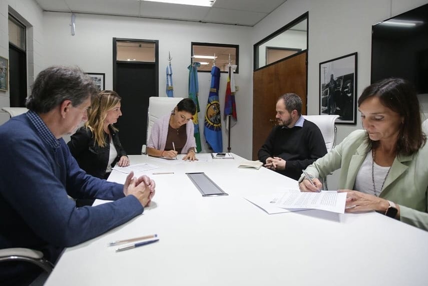 Mayra Mendoza firmó un convenio entre el Municipio de Quilmes y la UNLP