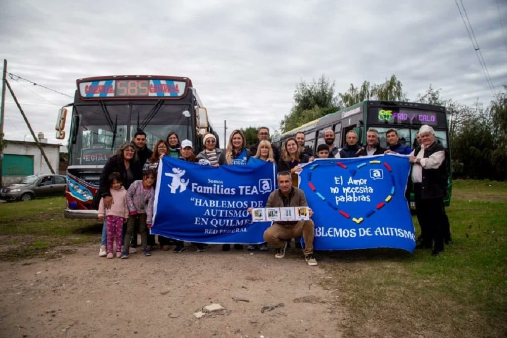 Quilmes realizó una parada de colectivos con señales pictográficas de accesibilidad cognitiva