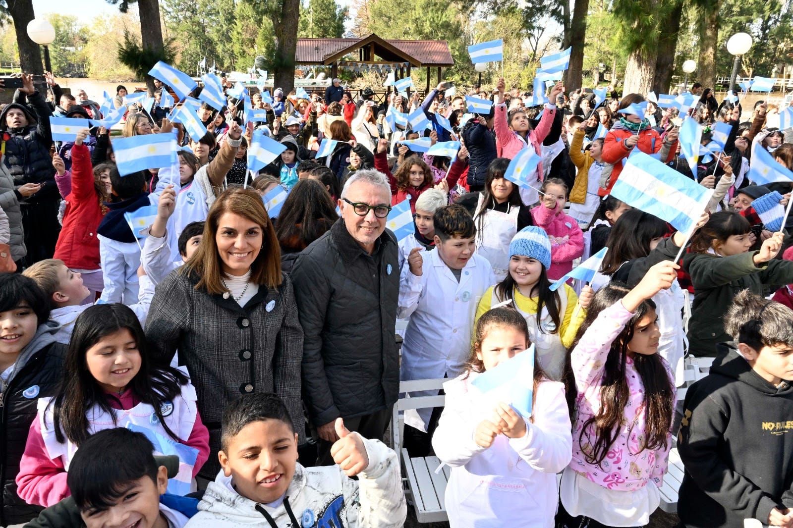 En Delta de Tigre, Julio Zamora acompañó a estudiantes en la promesa a la Bandera Nacional