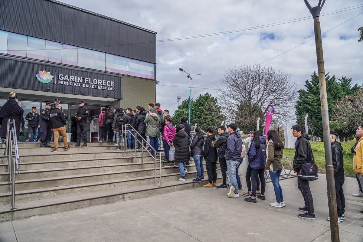 En el microestadio de Garín se realizó un evento para aspirantes a policías