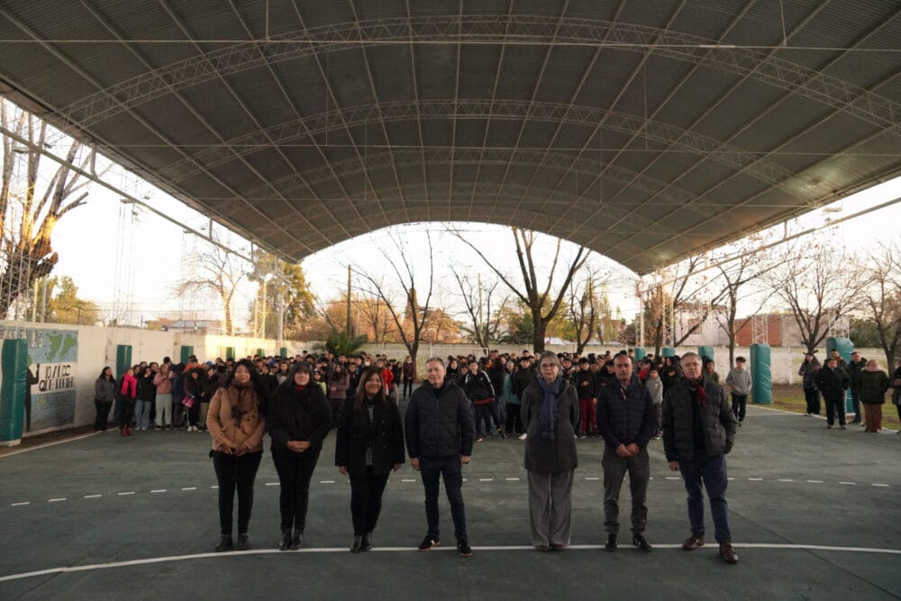 Fernando Gray, inauguró el techo parabólico de la Escuela Secundaria N° 7 del barrio Las Colinas