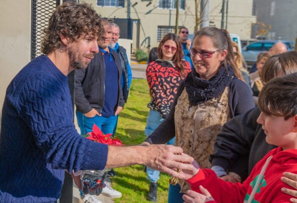 Juan Andreotti y los vecinos del Barrio Tiro Federal inauguraron una nueva torre de viviendas