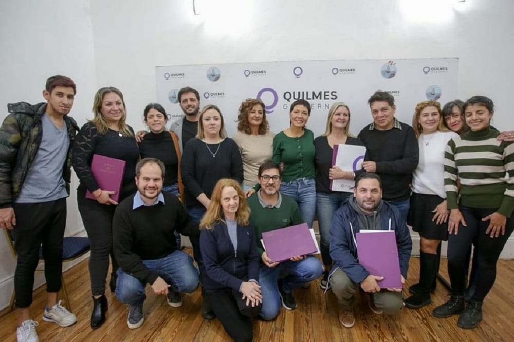 Mayra Mendoza, entregó la personería jurídica a 3 asociaciones civiles del distrito