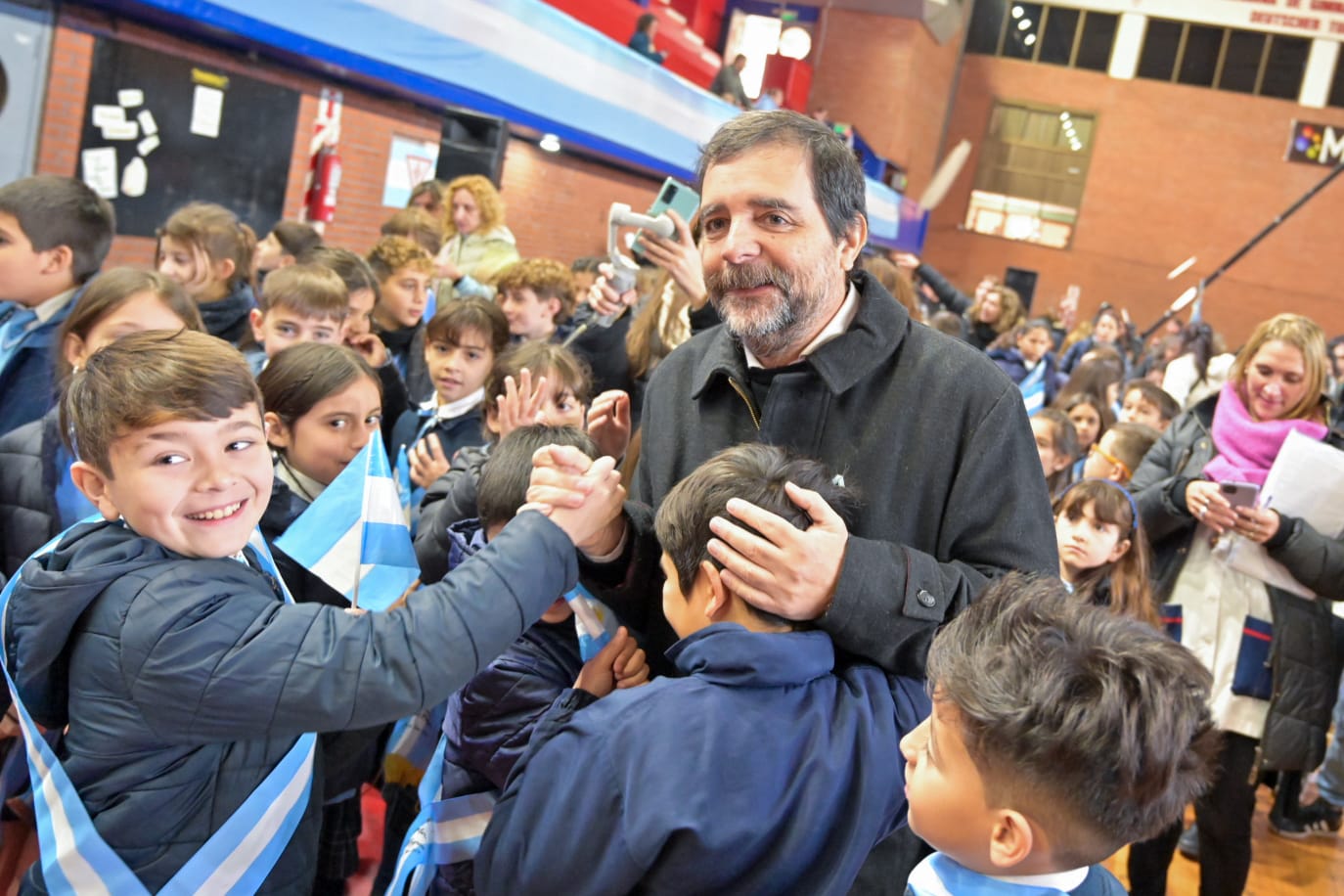 Más de 4.600 estudiantes de San Martín prometieron lealtad a la bandera argentina