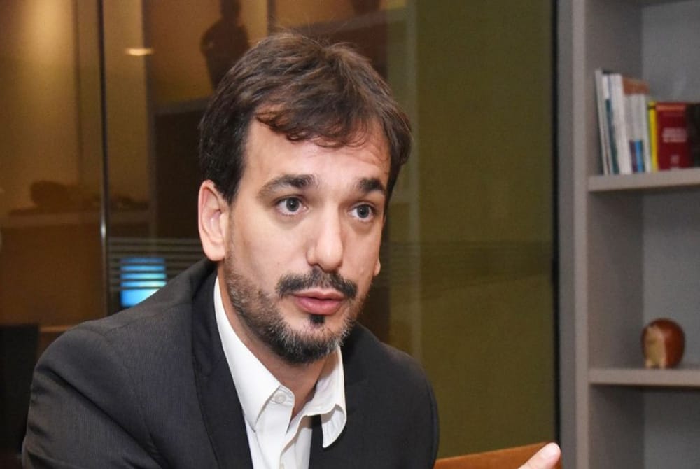 Sebastián Galmarini sobre “Toto” Caputo “Inútil, saqueador y corrupto”