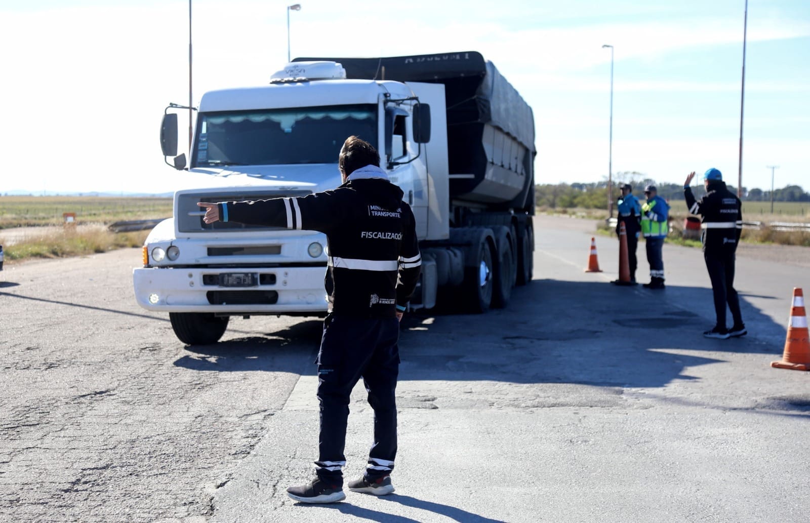 En lo que va de 2024, Transporte ya sacó de las rutas 749 toneladas de cargas ilegales