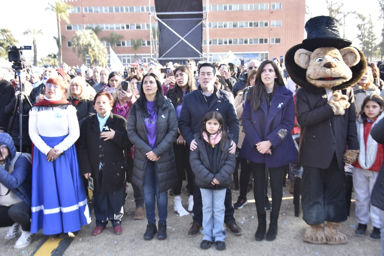 Las familias malvinenses celebraron los 208 años de independencia