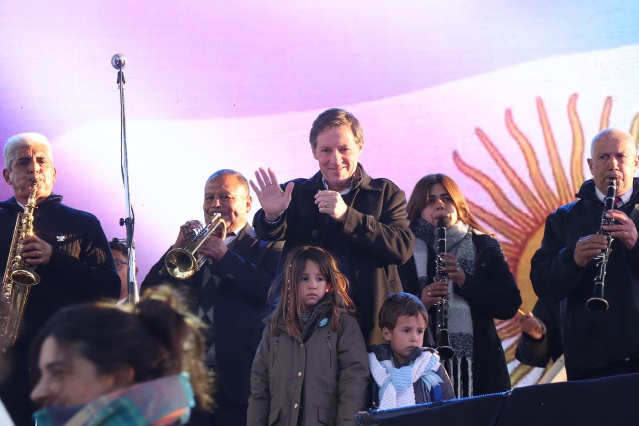 San Miguel celebró el 9 de julio con una gran peña en la Plaza de las Carretas