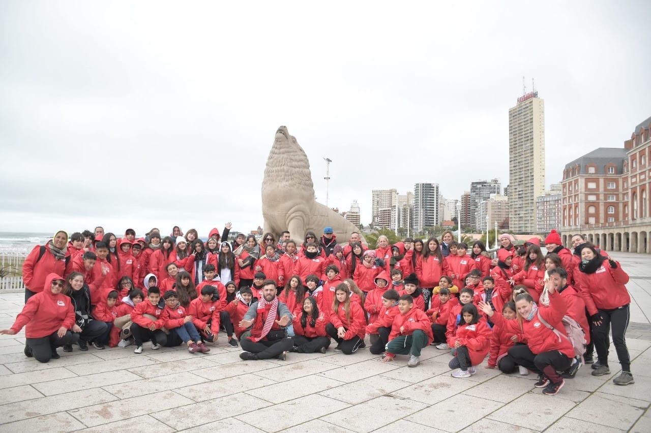 Más de 450 chicos y chicas de Morón viajaron a Mar del Plata