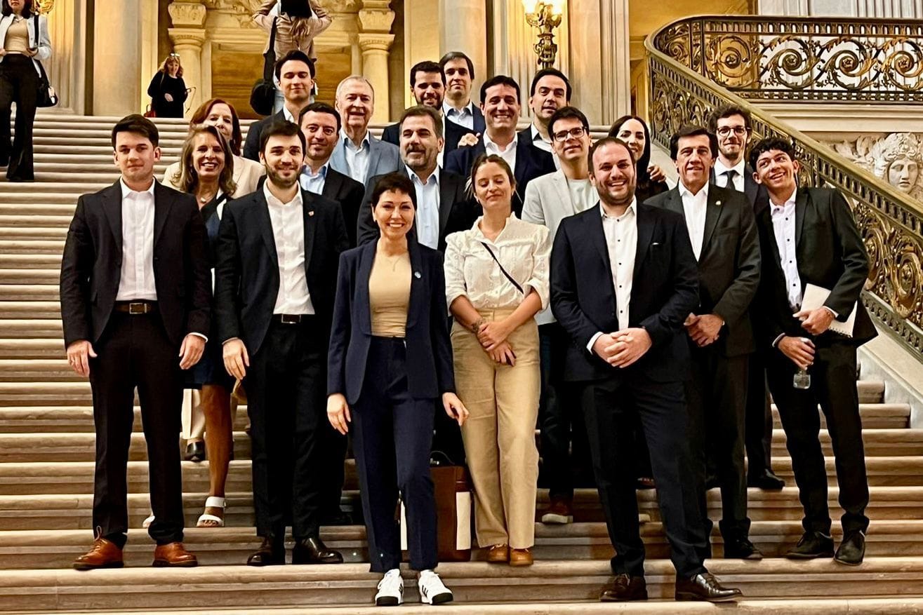 Mayra Mendoza, participó de encuentro internacional  sobre avances tecnológicos e Inteligencia Artificial