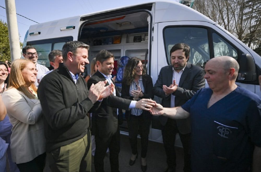 La Provincia hizo entrega de una ambulancia y equipamiento para el Hospital Municipal de Roque Pérez