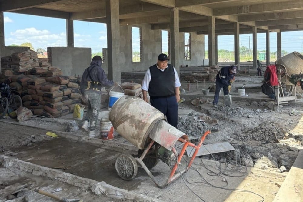 Mario Ishii supervisó el avance del nuevo laboratorio de medicamentos en José C. Paz